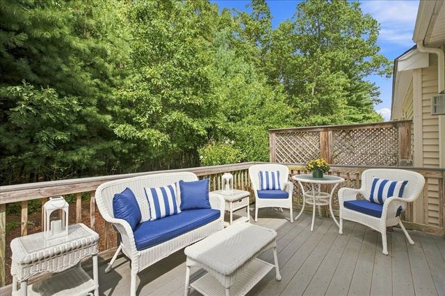 40 Stonebridge Dr 40, Hanson, MA 02341