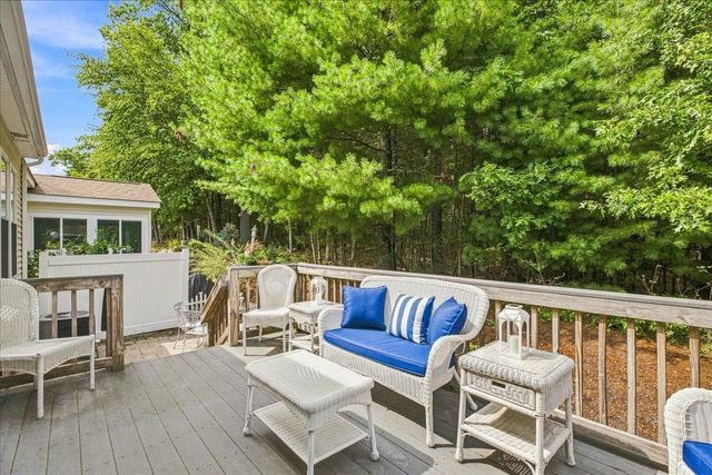 40 Stonebridge Dr 40, Hanson, MA 02341