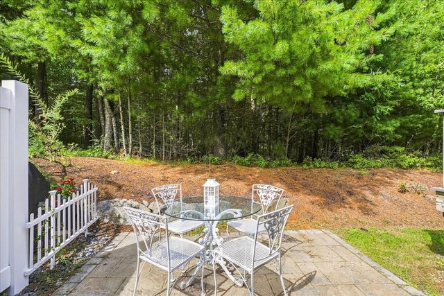 40 Stonebridge Dr 40, Hanson, MA 02341