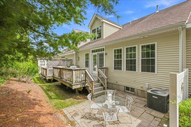 40 Stonebridge Dr 40, Hanson, MA 02341