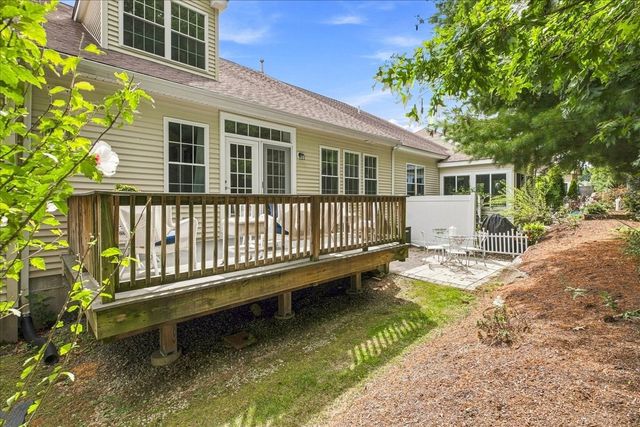 40 Stonebridge Dr 40, Hanson, MA 02341