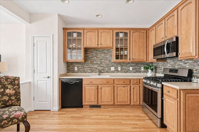 40 Stonebridge Dr 40, Hanson, MA 02341