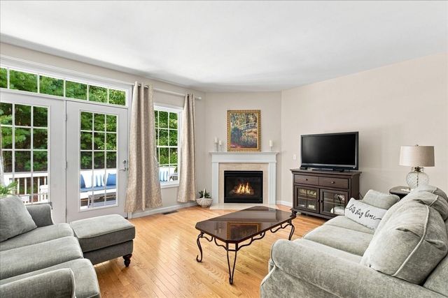 40 Stonebridge Dr 40, Hanson, MA 02341