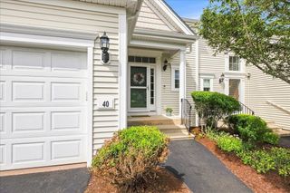 40 Stonebridge Dr 40, Hanson, MA 02341