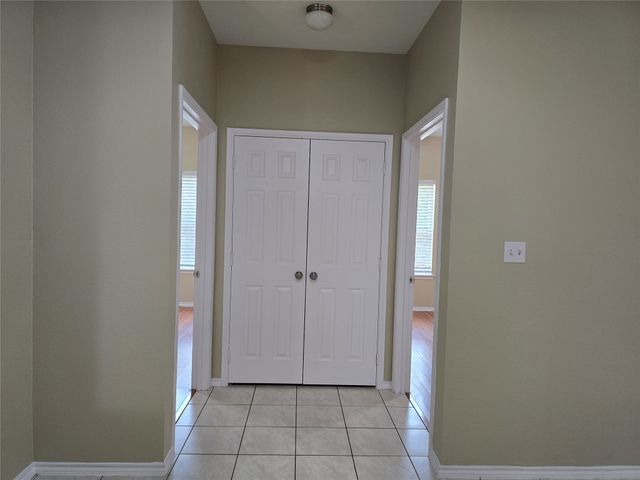 911 Lake Drive, Grand Prairie, TX 75051
