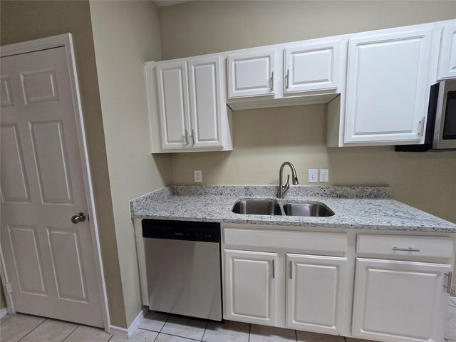 911 Lake Drive, Grand Prairie, TX 75051