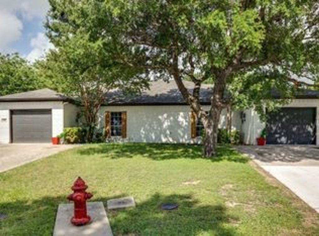 911 Lake Drive, Grand Prairie, TX 75051