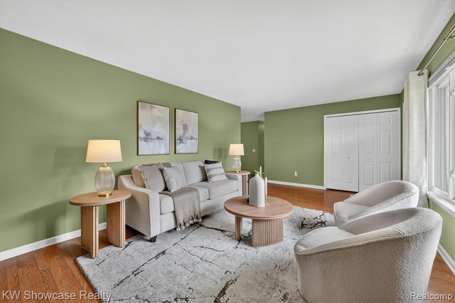 11498 Fox N Hounds Drive, White Lake, MI 48386