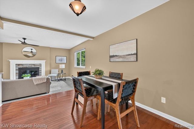 11498 Fox N Hounds Drive, White Lake, MI 48386