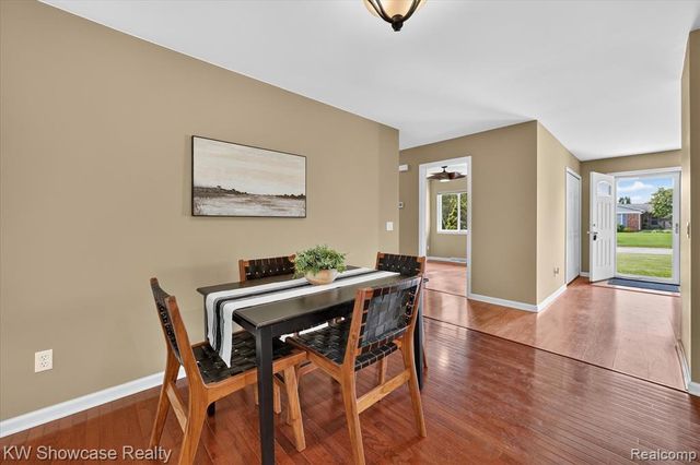 11498 Fox N Hounds Drive, White Lake, MI 48386