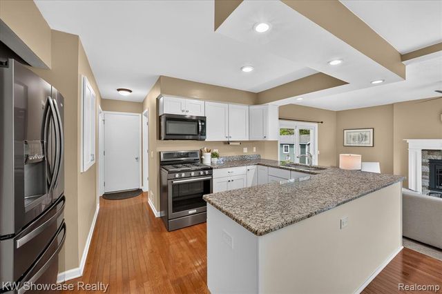 11498 Fox N Hounds Drive, White Lake, MI 48386