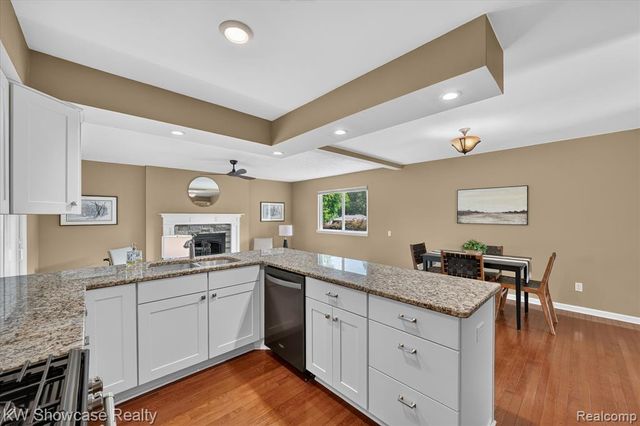 11498 Fox N Hounds Drive, White Lake, MI 48386