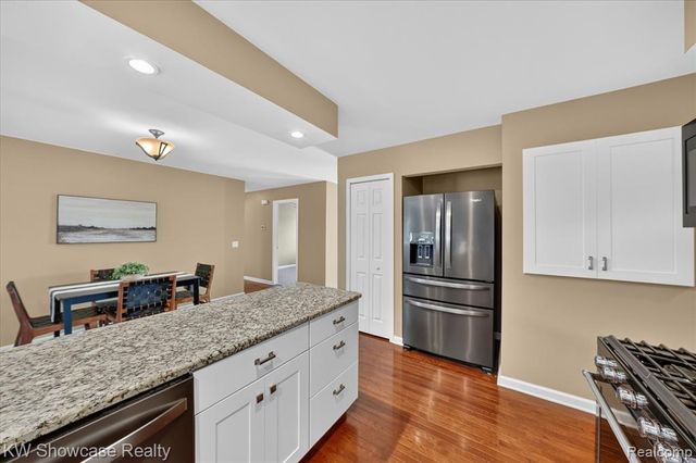 11498 Fox N Hounds Drive, White Lake, MI 48386
