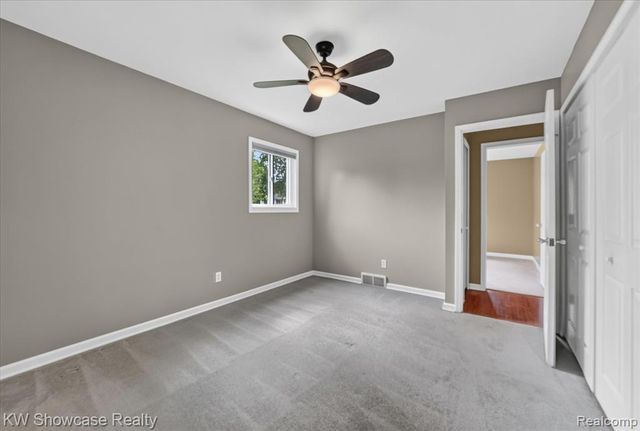 11498 Fox N Hounds Drive, White Lake, MI 48386