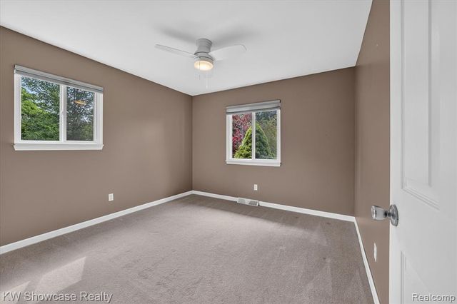 11498 Fox N Hounds Drive, White Lake, MI 48386
