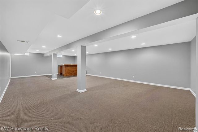 11498 Fox N Hounds Drive, White Lake, MI 48386