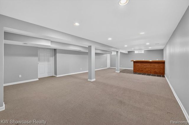 11498 Fox N Hounds Drive, White Lake, MI 48386