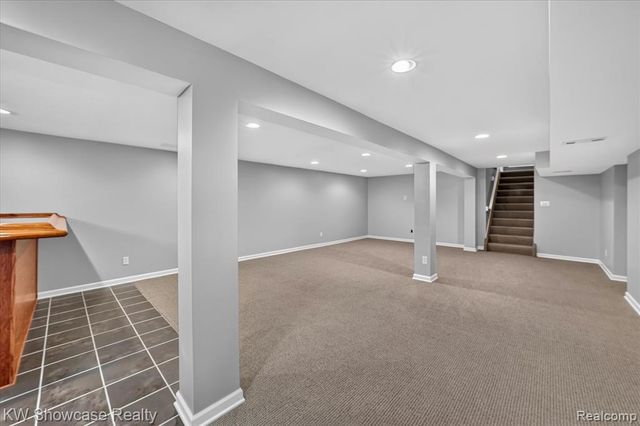 11498 Fox N Hounds Drive, White Lake, MI 48386
