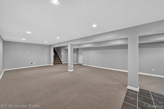 11498 Fox N Hounds Drive, White Lake, MI 48386
