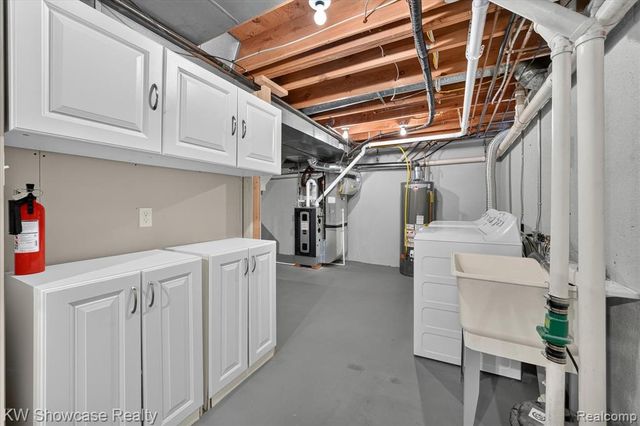 11498 Fox N Hounds Drive, White Lake, MI 48386