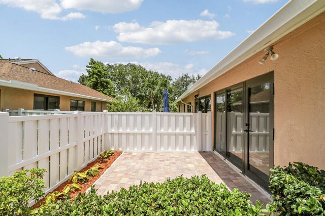 8157 Springtree Road, Boca Raton, FL 33496