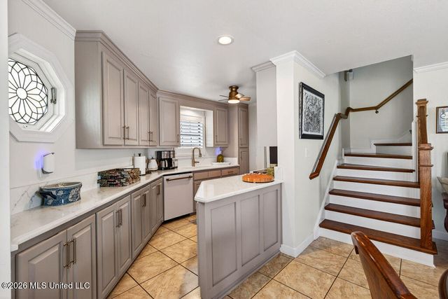 255 E Scenic Drive, G, Pass Christian, MS 39571