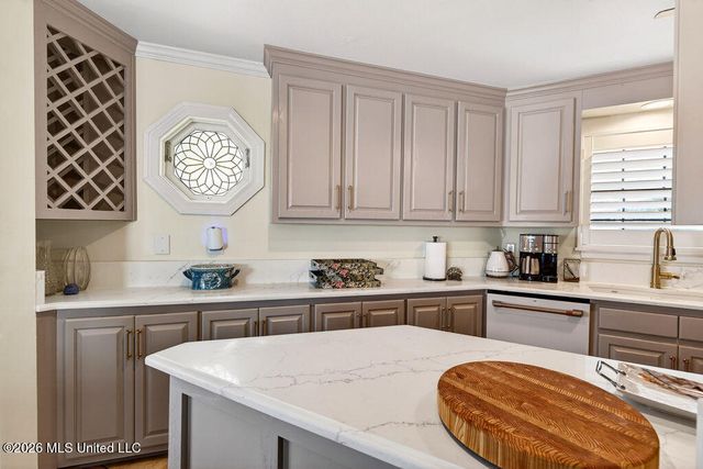 255 E Scenic Drive, G, Pass Christian, MS 39571