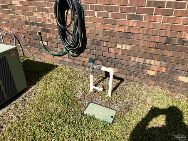 6068 S Gulf Manor Dr, Pensacola, FL 32526