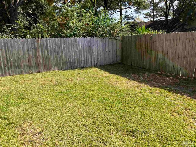 6068 S Gulf Manor Dr, Pensacola, FL 32526