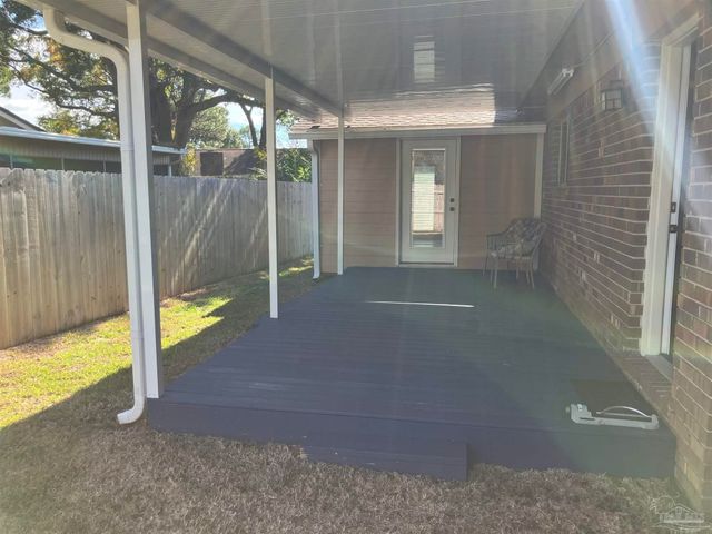 6068 S Gulf Manor Dr, Pensacola, FL 32526