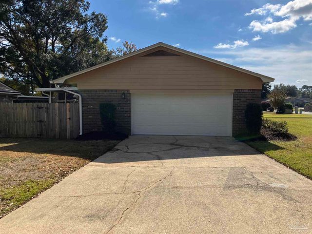 6068 S Gulf Manor Dr, Pensacola, FL 32526