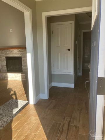 6068 S Gulf Manor Dr, Pensacola, FL 32526