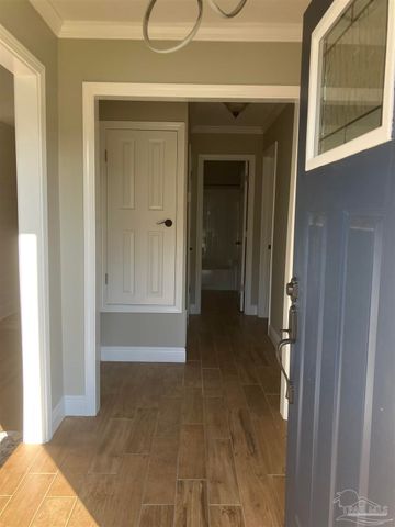 6068 S Gulf Manor Dr, Pensacola, FL 32526