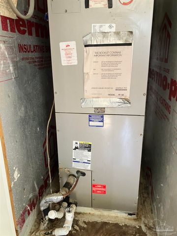 6068 S Gulf Manor Dr, Pensacola, FL 32526