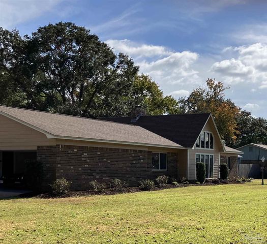 6068 S Gulf Manor Dr, Pensacola, FL 32526