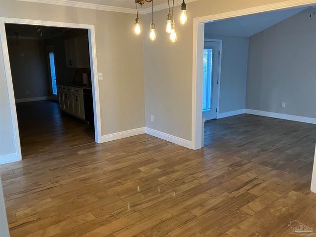 6068 S Gulf Manor Dr, Pensacola, FL 32526