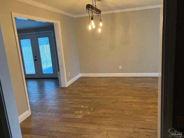 6068 S Gulf Manor Dr, Pensacola, FL 32526