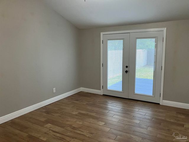 6068 S Gulf Manor Dr, Pensacola, FL 32526