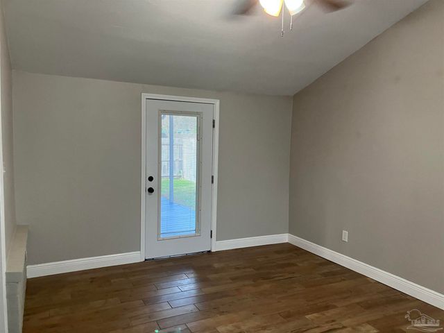 6068 S Gulf Manor Dr, Pensacola, FL 32526