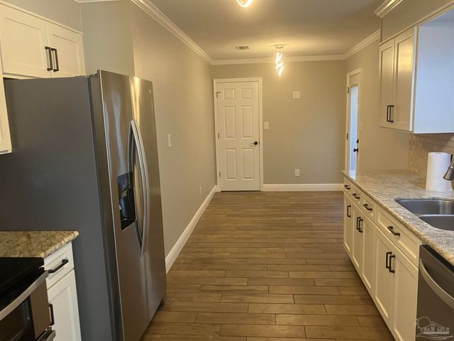 6068 S Gulf Manor Dr, Pensacola, FL 32526