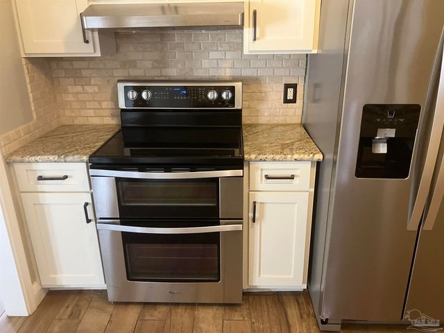 6068 S Gulf Manor Dr, Pensacola, FL 32526