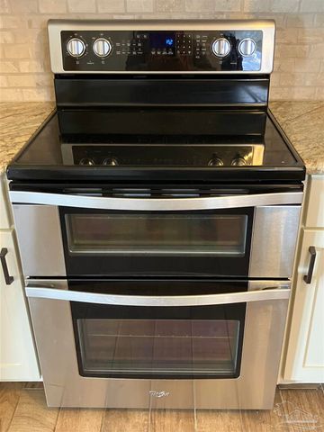 6068 S Gulf Manor Dr, Pensacola, FL 32526