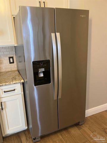 6068 S Gulf Manor Dr, Pensacola, FL 32526