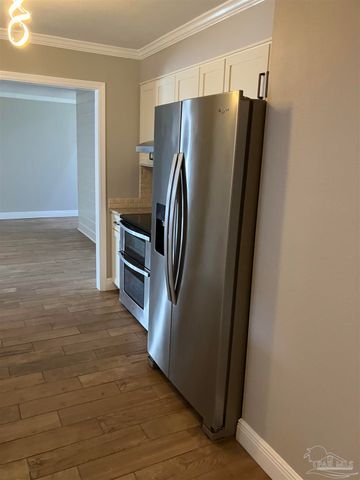 6068 S Gulf Manor Dr, Pensacola, FL 32526