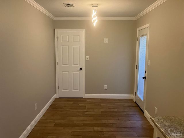 6068 S Gulf Manor Dr, Pensacola, FL 32526