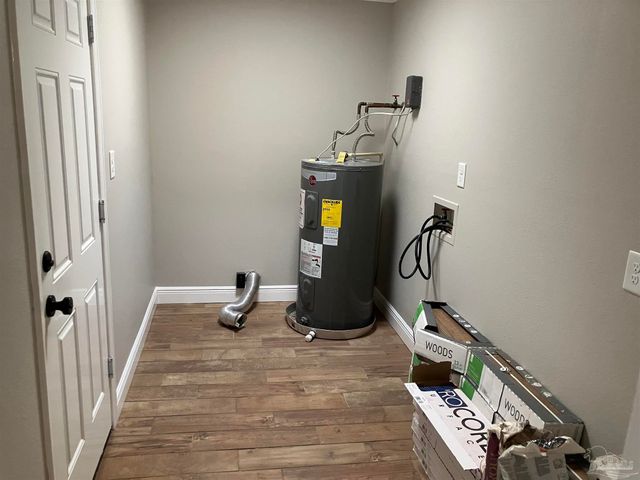 6068 S Gulf Manor Dr, Pensacola, FL 32526