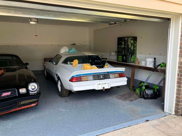 6068 S Gulf Manor Dr, Pensacola, FL 32526