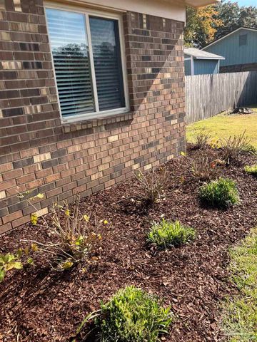 6068 S Gulf Manor Dr, Pensacola, FL 32526