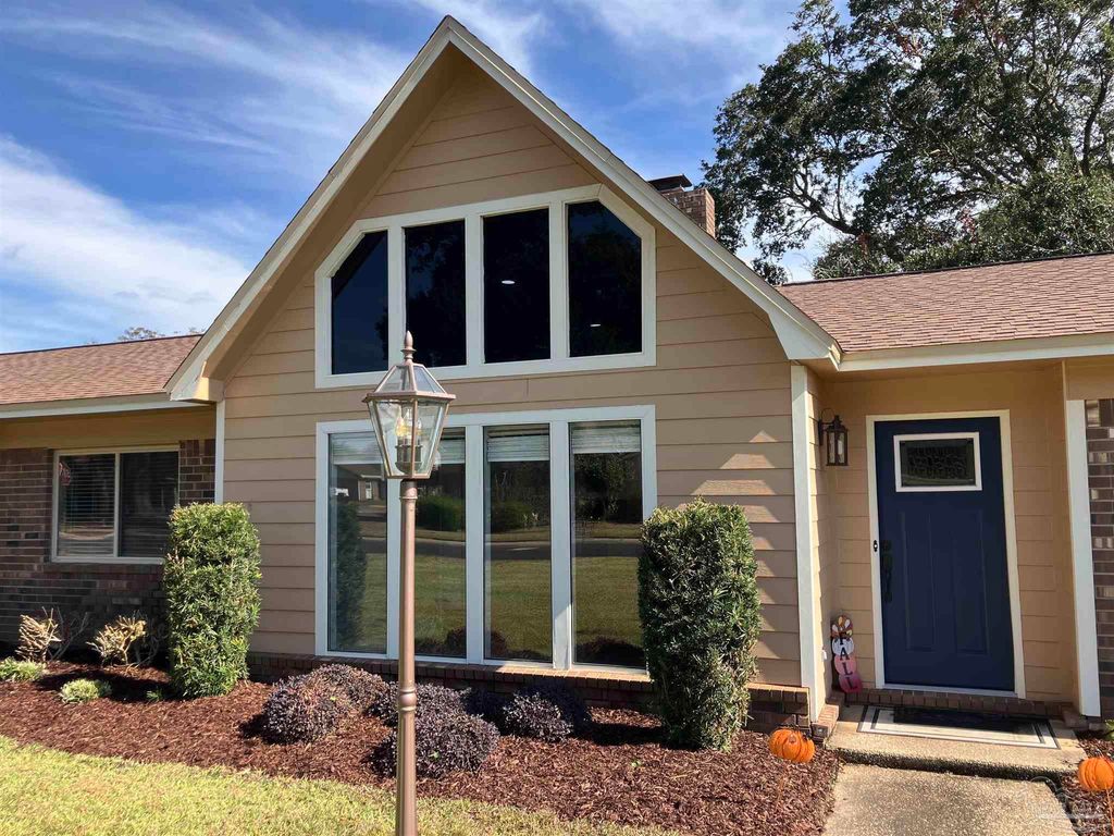 6068 S Gulf Manor Dr, Pensacola, FL 32526