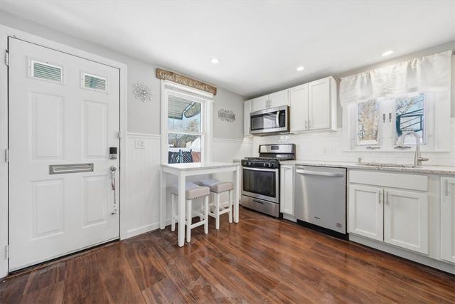 11 Midway Drive, Warwick, RI 02886